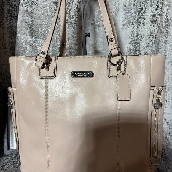 Coach Tote Bag - Picture 4 of 6